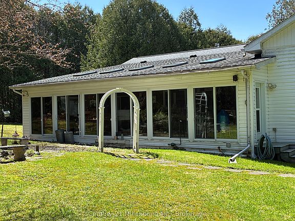 4th image of 36826 Dungannon Rd