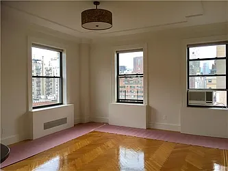 Rented by Siderow Residential Group