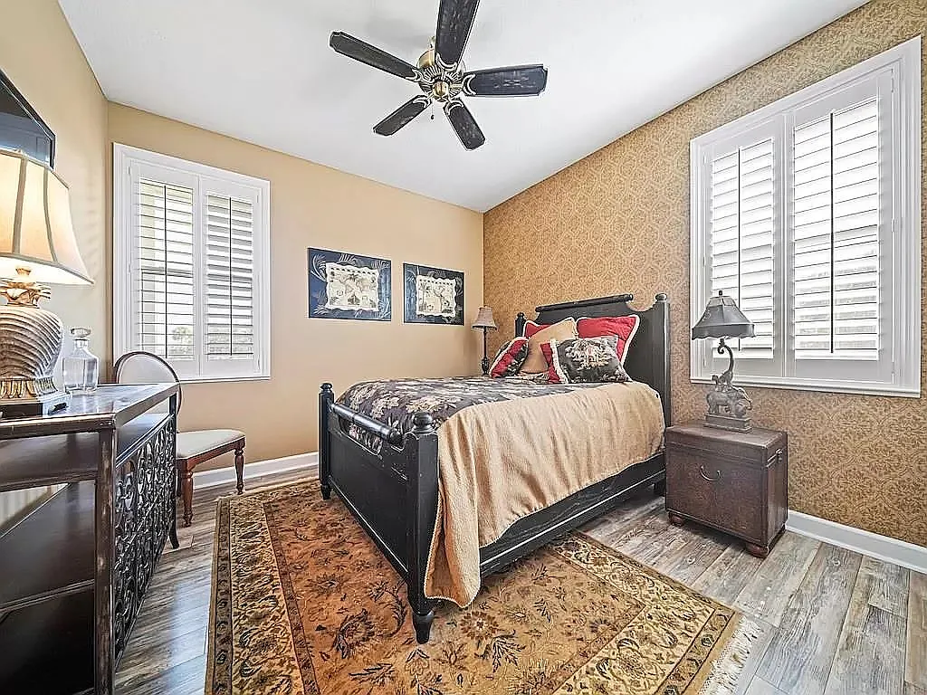 Queen Bedroom 2 - 6235 109th St