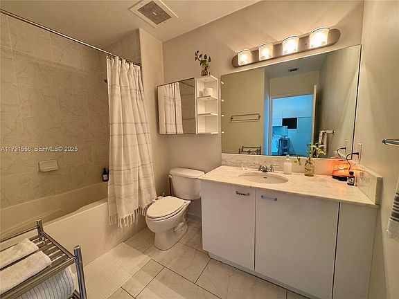 5th image of 133 NE 2nd Ave #Loft3