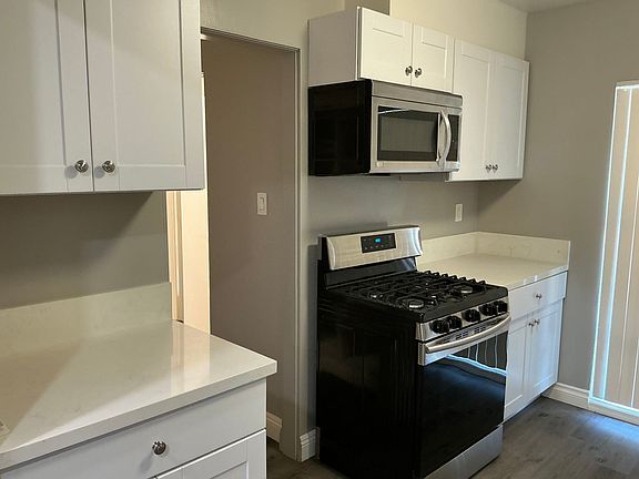 4th image of 13210 Victory Blvd #7