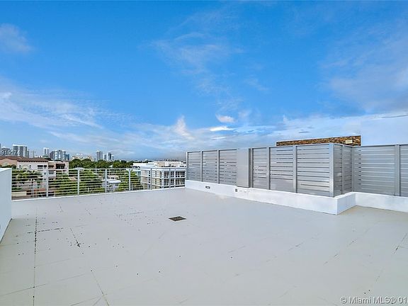 4th image of 21 Isle Of Venice Dr #Penthouse 1