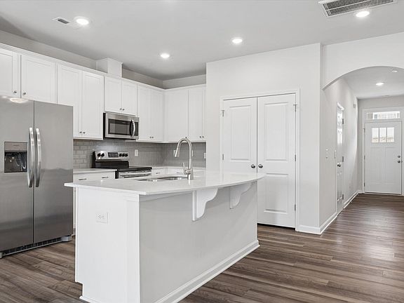 4th image of 293 E Compass Way