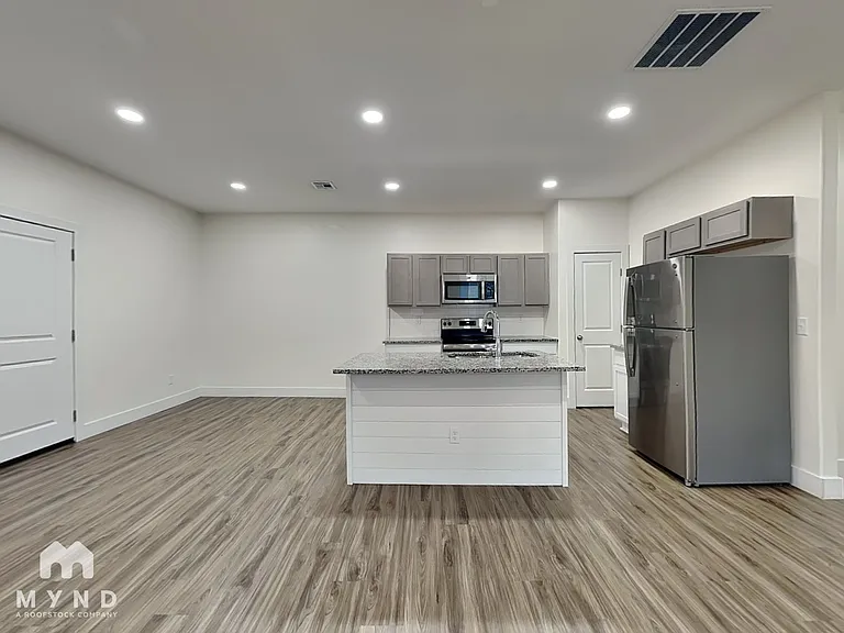 5760 E Bristol St #5760 — Photo 4