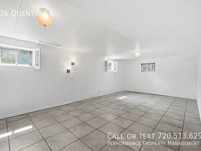 536 Quentin St — Photo 20