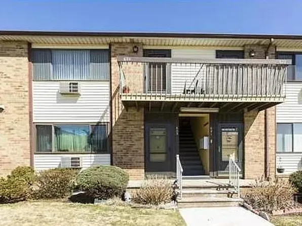 623 Cricket Ln, Woodbridge, NJ 07095