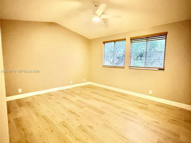 660 Sand Creek Cir — Photo 8