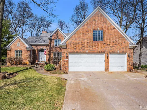 16175 Pine Lake Forest Dr, Linden, MI 48451