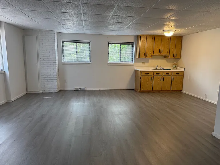 303 Vincennes Ave — Photo 12