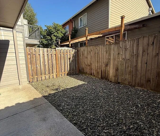 1181 NE 5th St — Photo 8
