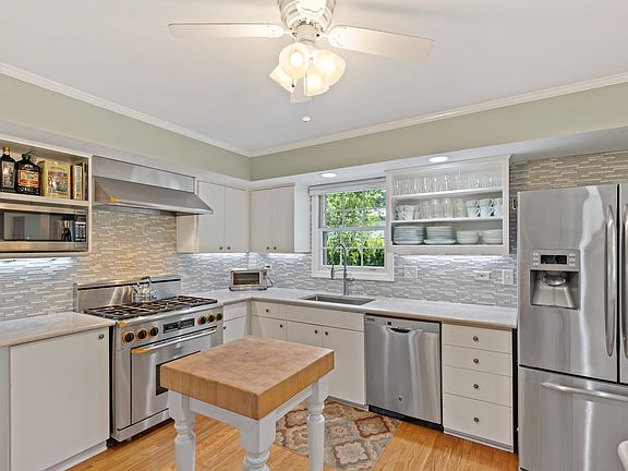 3rd image of 1527 Imperial Dr