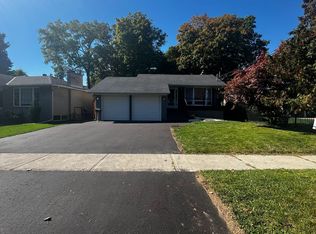 132 Meadowbank Rd, Toronto, ON M9B 5E4