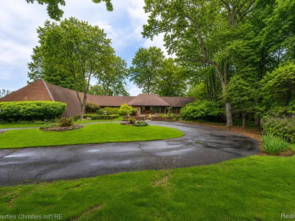 291 Barden Rd, Bloomfield Hills, MI 48304