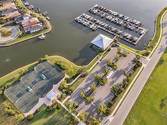 5th image of 904 Riverscape St