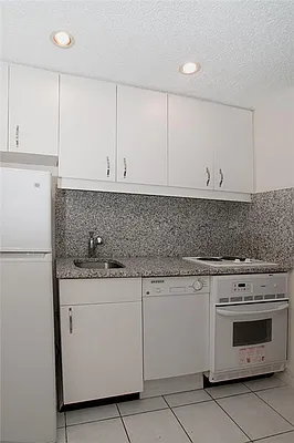 Rented by Manhattan Management Group | media 14