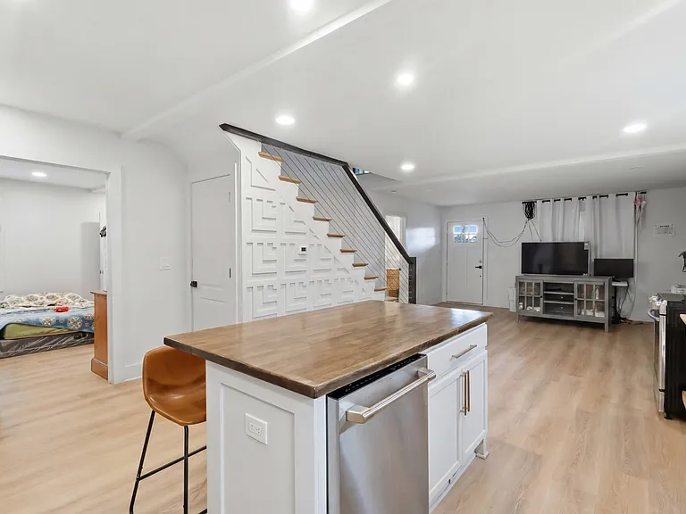 411 Edwin St #A — Photo 10