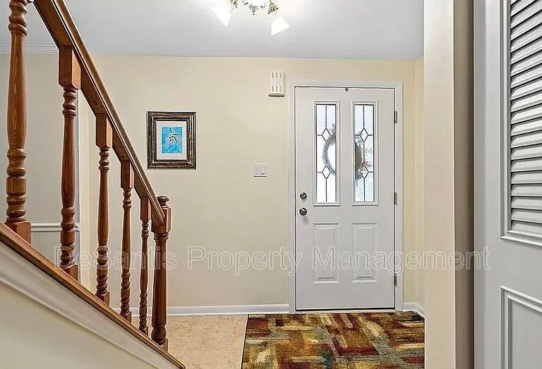 6101 Chatham Dr — Photo 2
