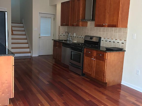 4th image of 611 S 2nd St #1