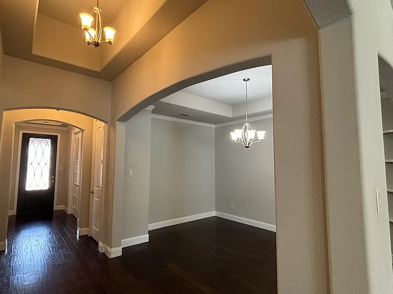 560 Darian Dr — Photo 6