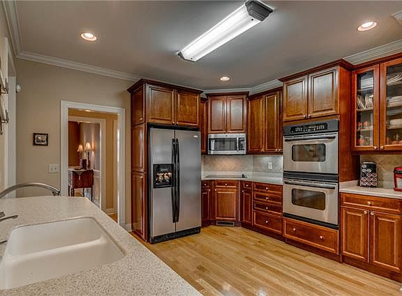 4th image of 2025 Prestwick Dr