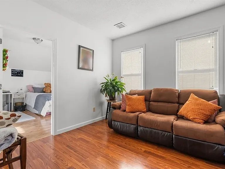 18 Coral St #1 — Photo 4