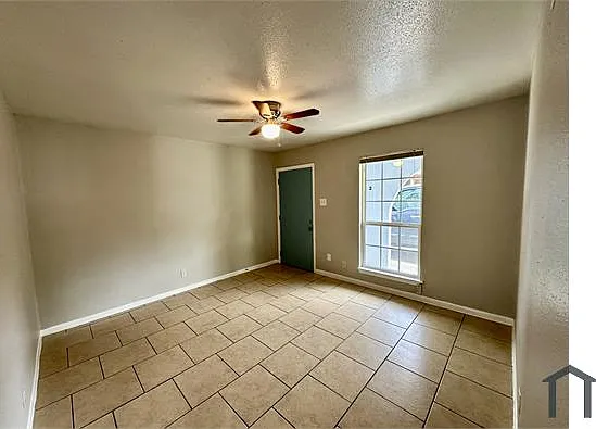 2 bed, 725 sqft, $995 — Photo 1