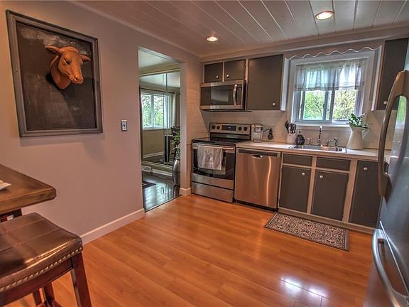 2nd image of 125 Old Lyme Dr APT 4