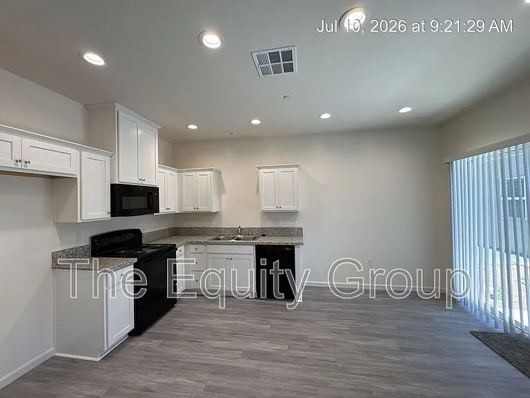 733 S Pinkham #101 — Photo 8