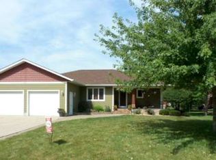 2220 7th Ave, Windom, MN 56101