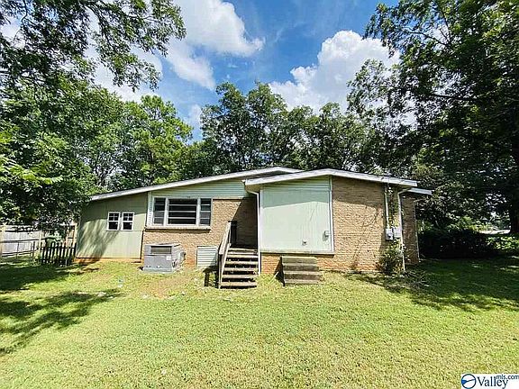 4th image of 2460 Crestwood Dr SW