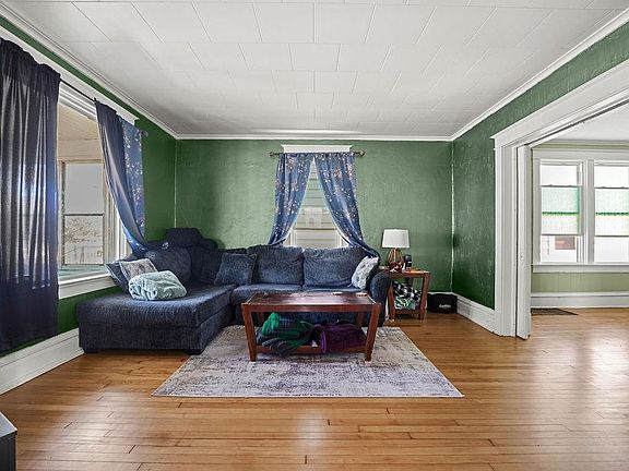 4th image of 310 Broad St