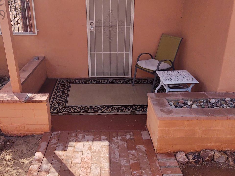 Front porch, looking at front entrance