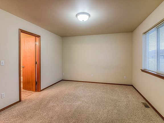 4th image of 1006 S 90th Ave #1