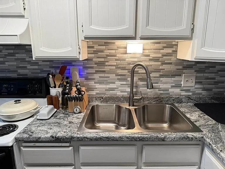 228 Woodridge St #4 — Photo 3