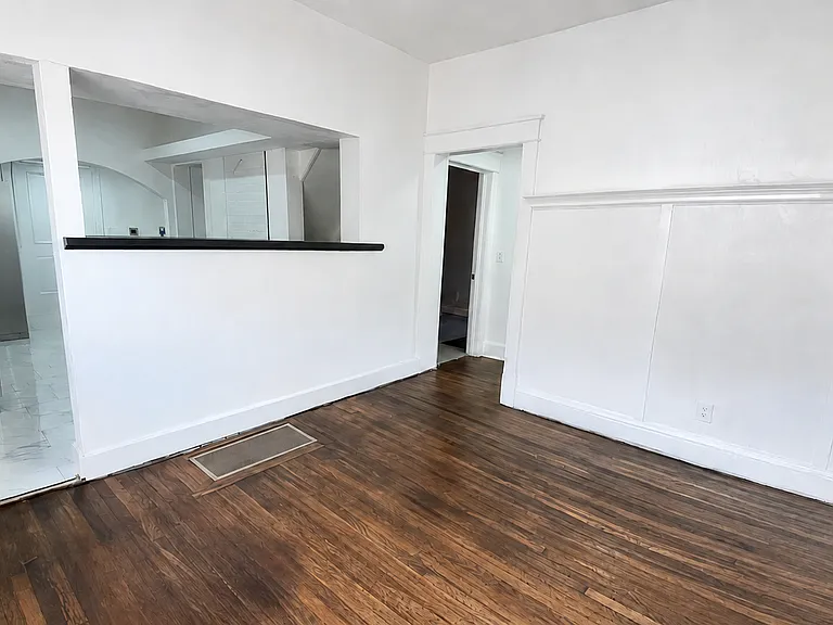 2217 E 37th St — Photo 3