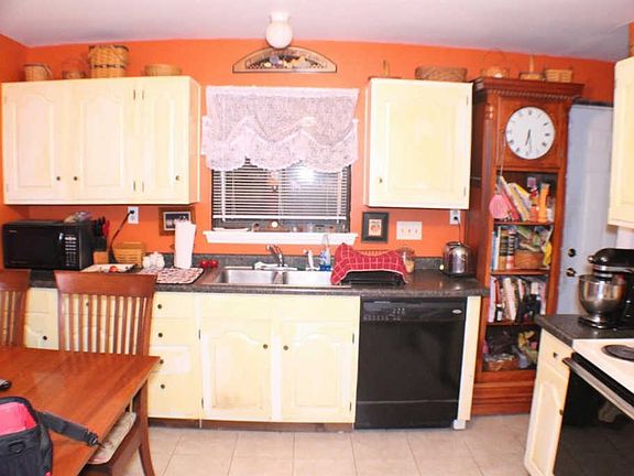 2nd image of 4106 Grand Ave