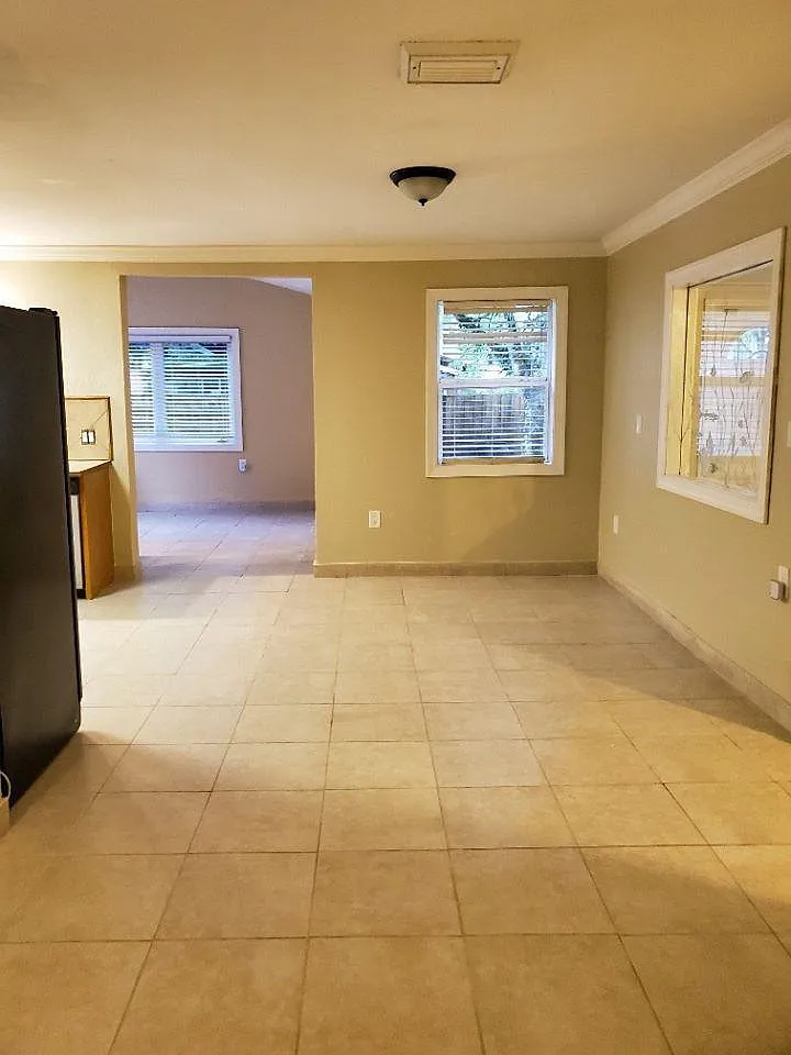 3 bed, 1809 sqft, $2,500 — Photo 4