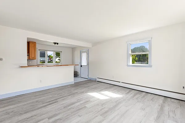 3 bed, 1344 sqft, $2,300 — Photo 3