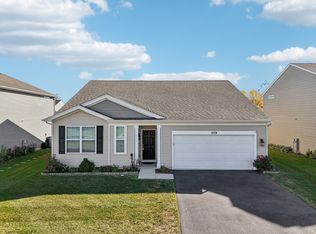 1074 Chestnut Dr, Pingree Grove, IL 60140