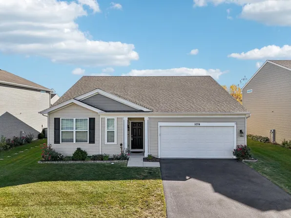 1074 Chestnut Dr, Pingree Grove, IL 60140