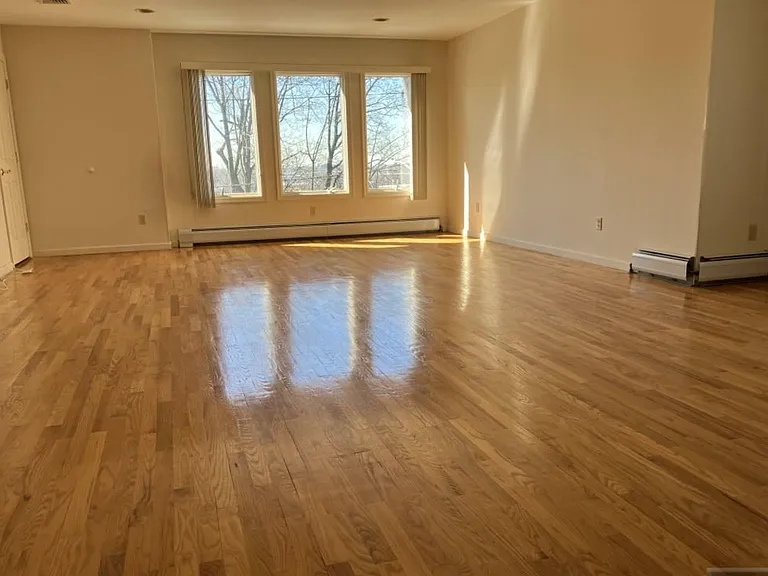 843 Pleasantview Ter #2 — Photo 3