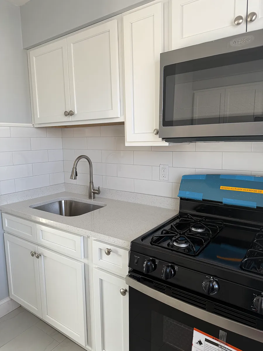Building Photo - 143 E 5th Ave #18