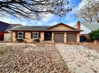 401 S Bouziden Dr, Moore, OK 73160