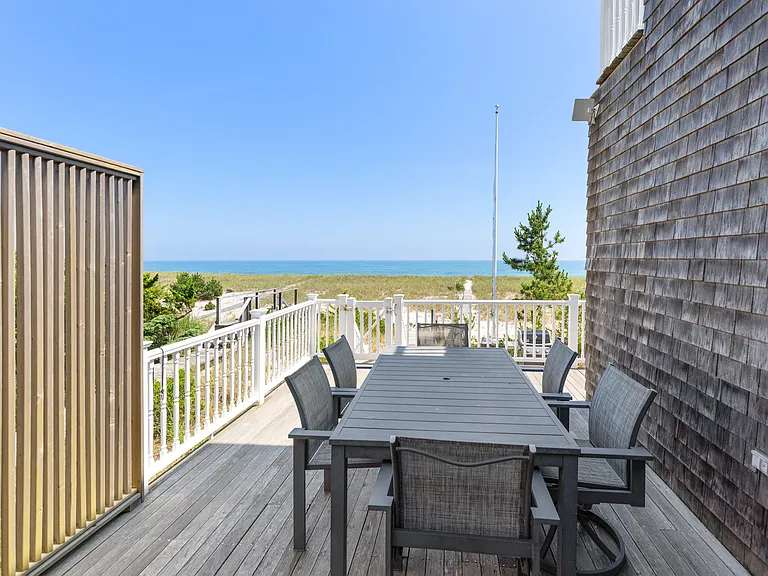 329 Dune Rd — Photo 10
