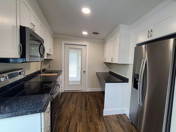 4th image of 104 2nd St #C