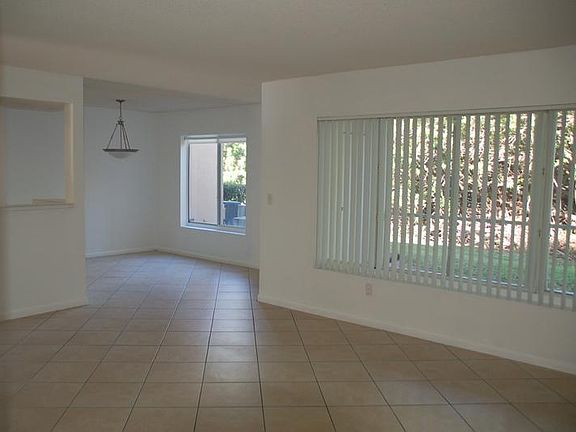 Living room/ Dining room