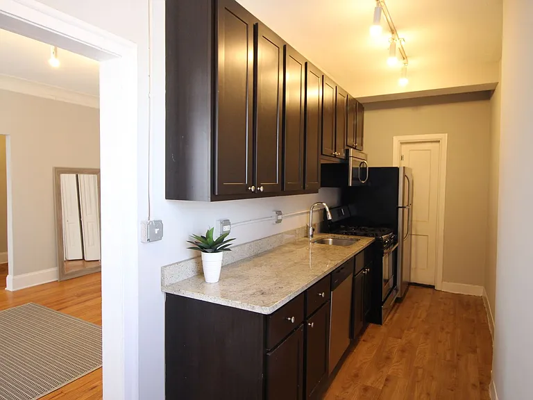 1204 W Granville Ave — Photo 9