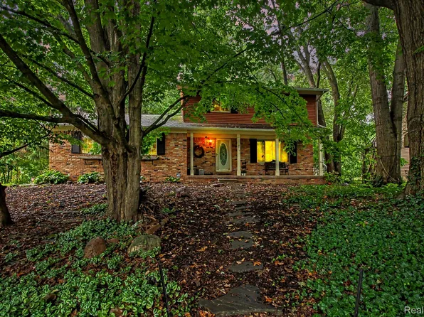 5521 Continental Rd, Grand Blanc, MI 48439