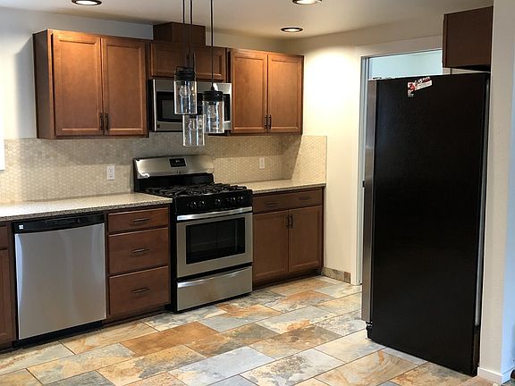 2nd image of 664 College St #1