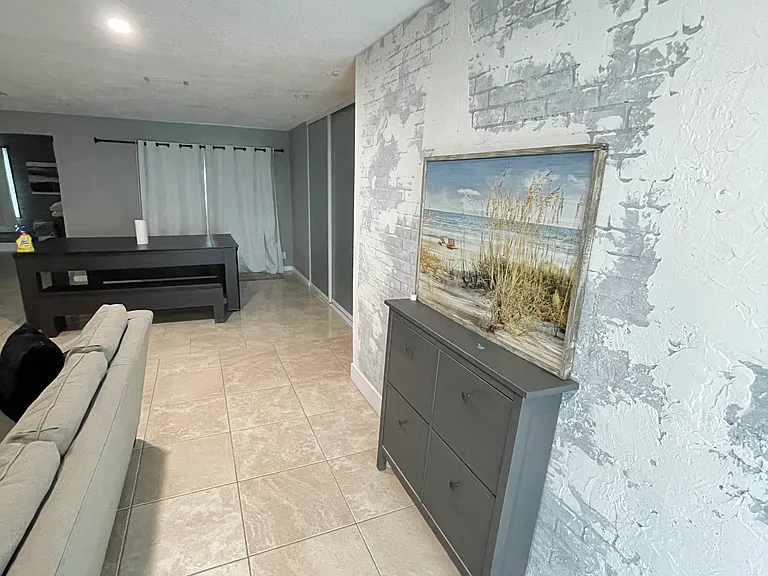 1023 SW 25th Pl — Photo 7